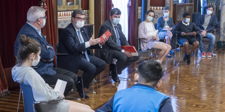 El Consejo Municipal de la infancia y adolescencia con el Alcalde de Bilbao