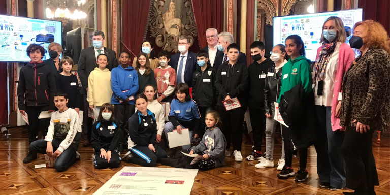El alcalde de Bilbao se reúne con el Consejo municipal de la infancia y adolescencia