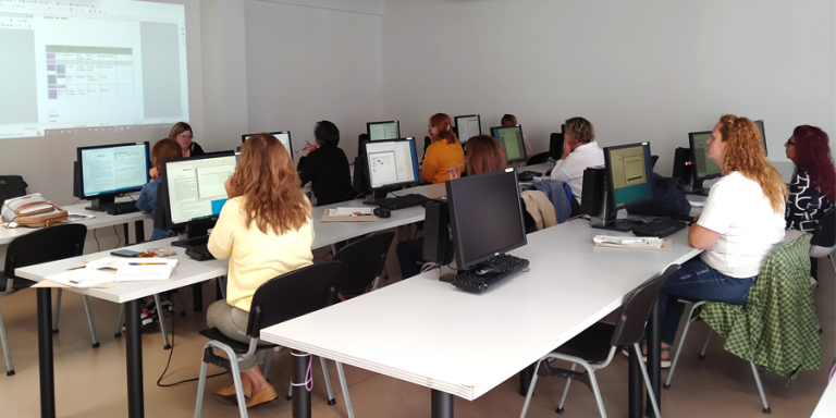 Pon freno a la brecha digital de género