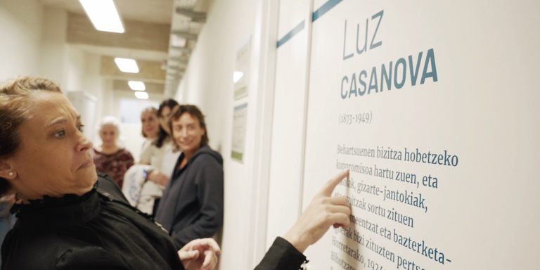 Si Luz Casanova entrara por la puerta